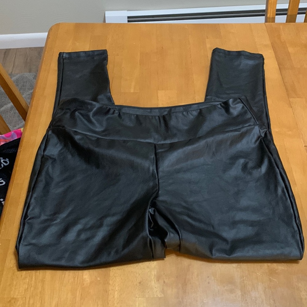 NWOT Kendall and Kylie size xl leggings shinny fake leather